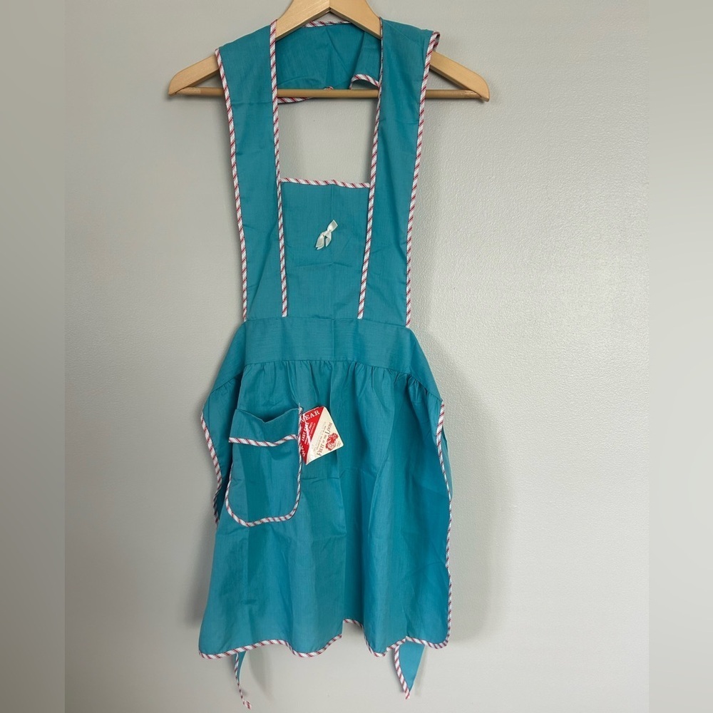 Vintage Fruit of the Loom Blue  Apron. NEW with original vintage tag